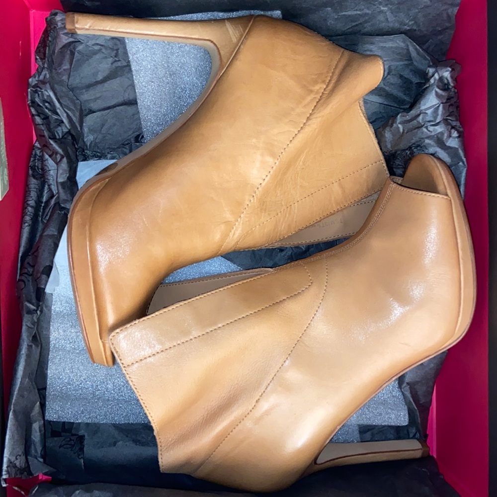 Vince Camuto. Camel color